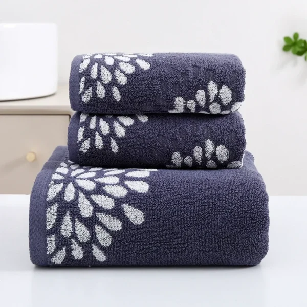 S404130690d104878aed73290a2c521e5k.webp Elegant hydrangea cotton towel set with jacquard floral design. Soft, absorbent, and perfect for bathroom décor or guest use. Includes 3 matching towels.