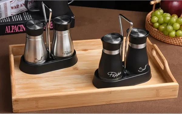 Kitchen Glass Spice Bottle Adjustable Refillable Salt and Pepper Shakers 2pcs Set with Shelf Spice Dispenser With Pour Holes